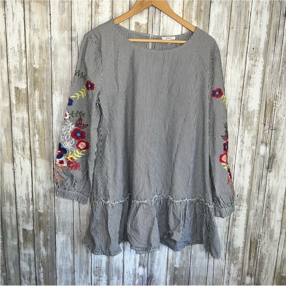 JODIFL Tops - Jodifl Stripe Embroidered Sleeve Tunic